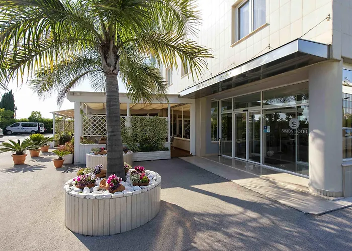 Simon Hotel